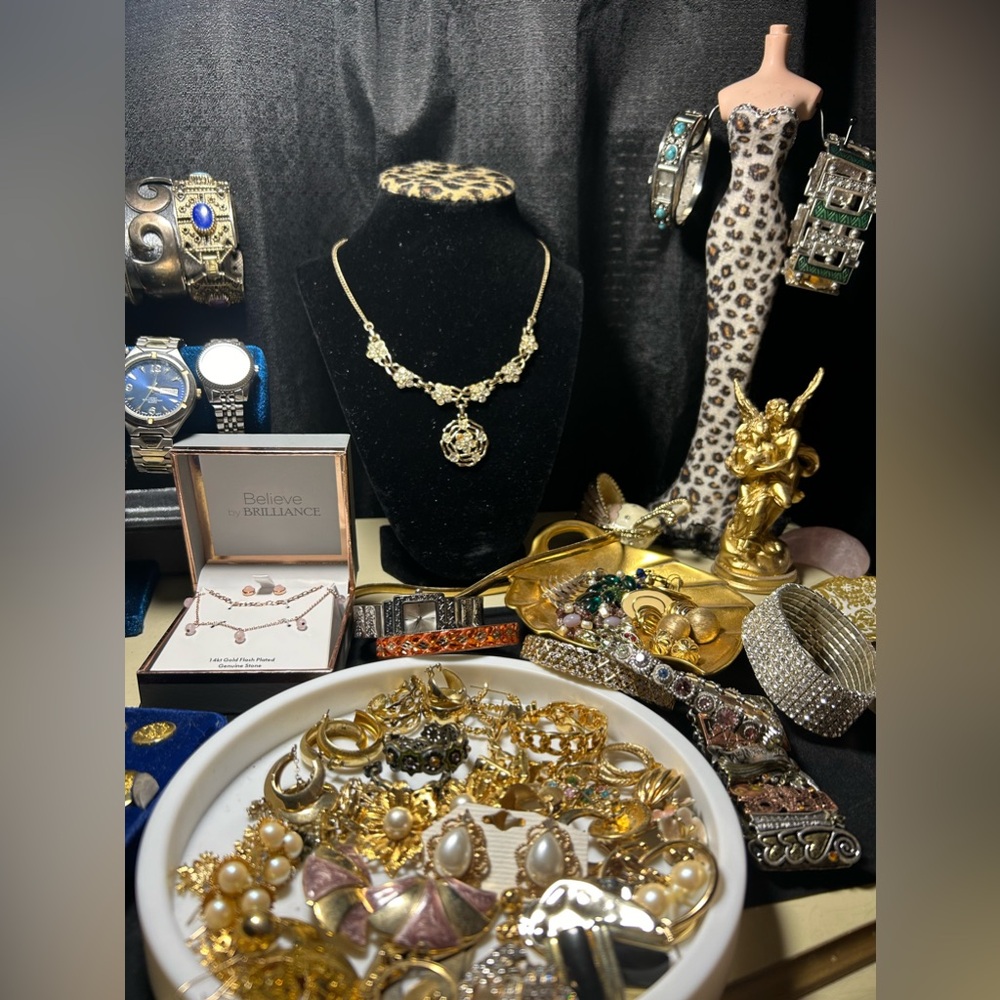 vintage jewelry!